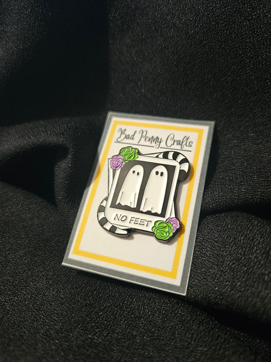 No feet - Enamel Pin